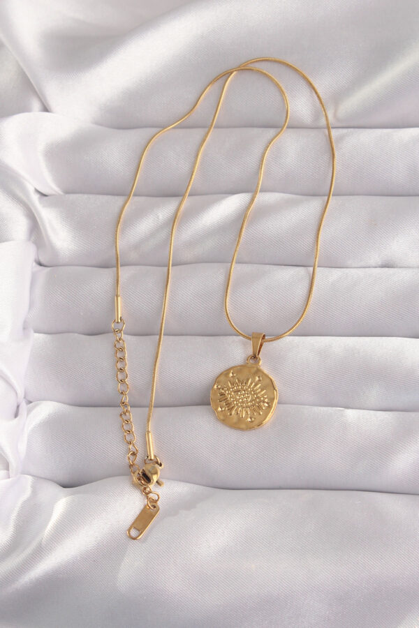 316L Çelik Gold Renk Ezme Plaka İşlemeli Vintage Kolye - Görsel 2