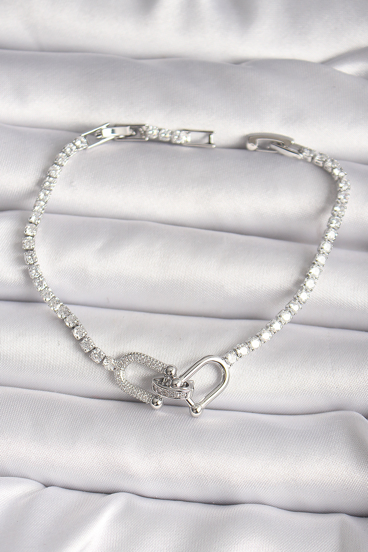 Pirinç Gümüş Renk Su Yolu Zirkon Taşlı Model Kadın Bileklik