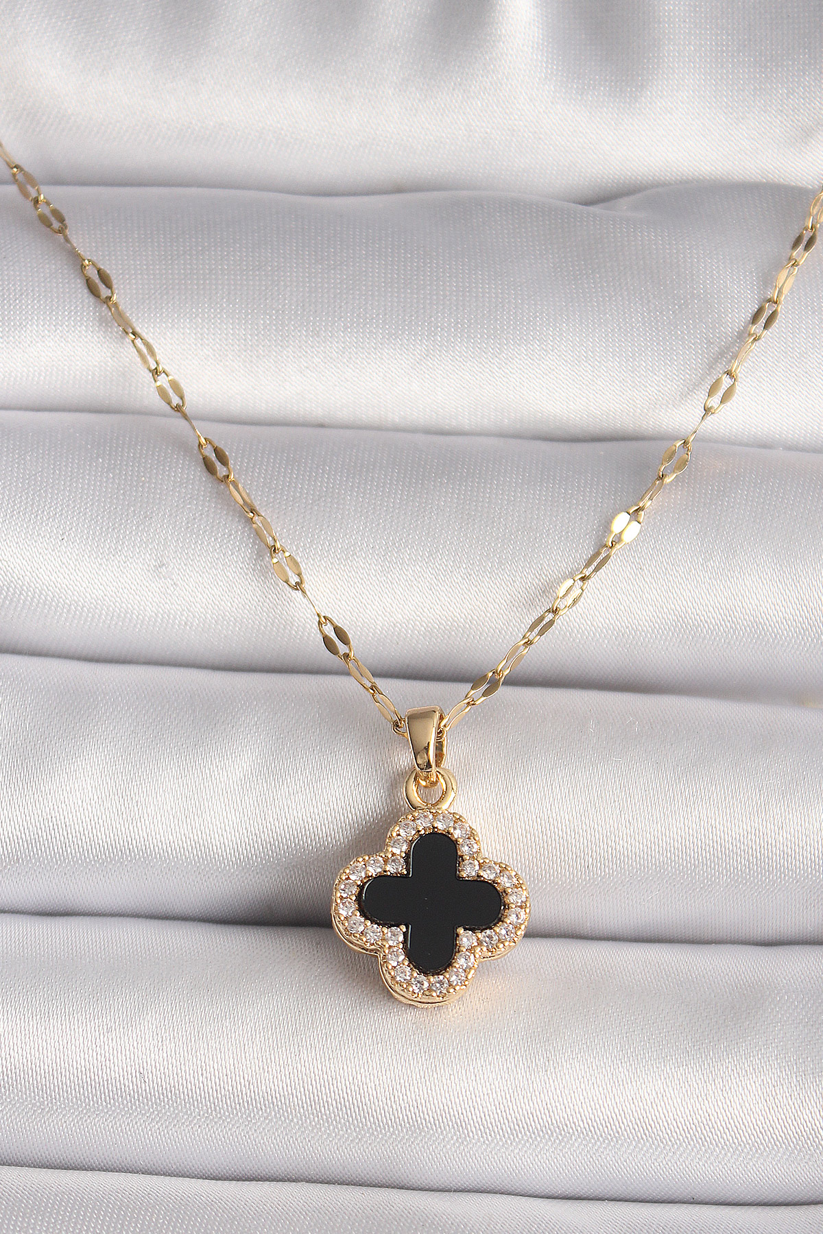 316L Çelik Gold Renk Zirkon Taşlı Siyah Yonca Model Kadın Kolye