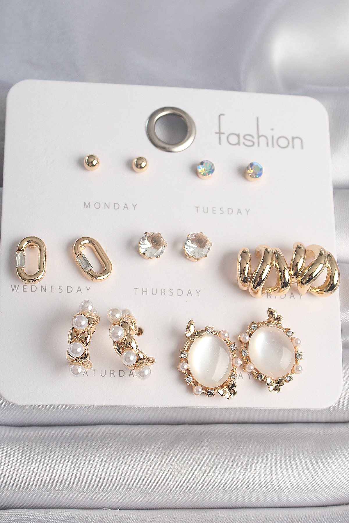 Pirinç Gold Renk Zirkon Taşlı İncili Xoxo Model 7 Çift Kadın Küpe Seti