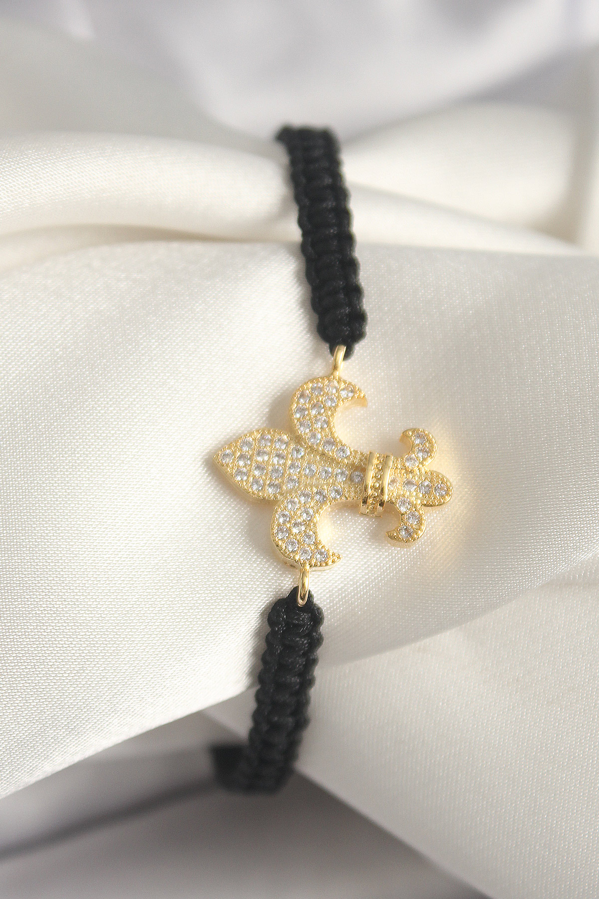 Pirinç Gold Renk Zirkon Taşlı Zambak Figür Asansörlü Makrome Model Kadın Bileklik